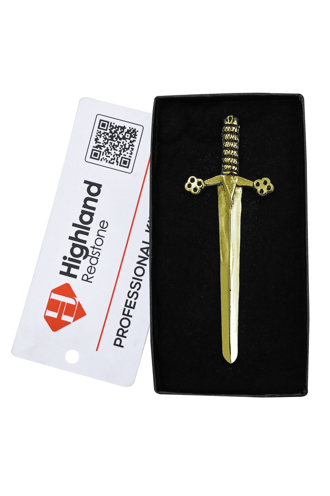 Antique Kilt Pin featuring a detailed replica of the Bruce Sword, perfect for adding elegance to your kilt outfit.